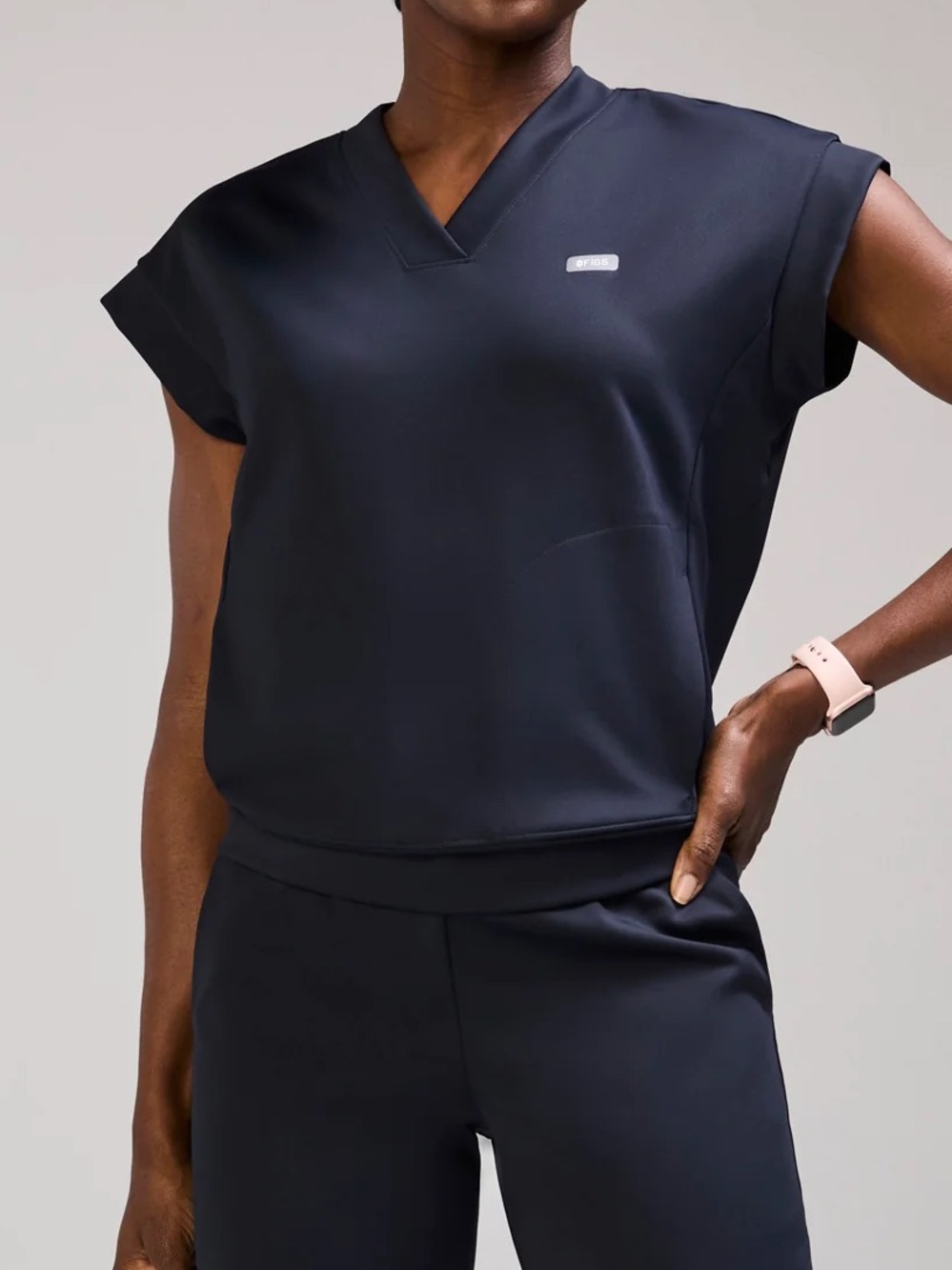 NWT Figs Mira Banded Scrub Top V-Neck Short Sleeve Performance Tee Navy Blue | S
